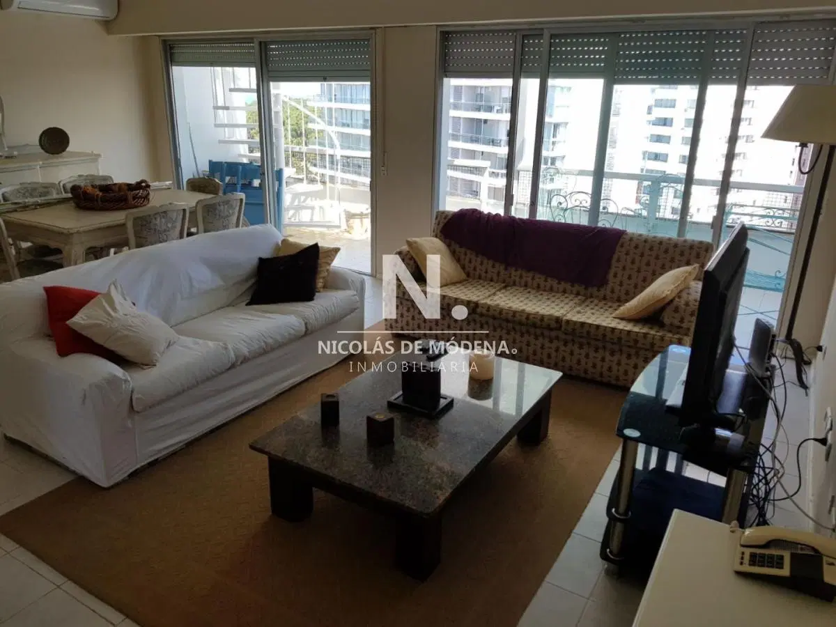 En venta apartamento de 2 dormitorios con terraza privada en Roosevelt 3