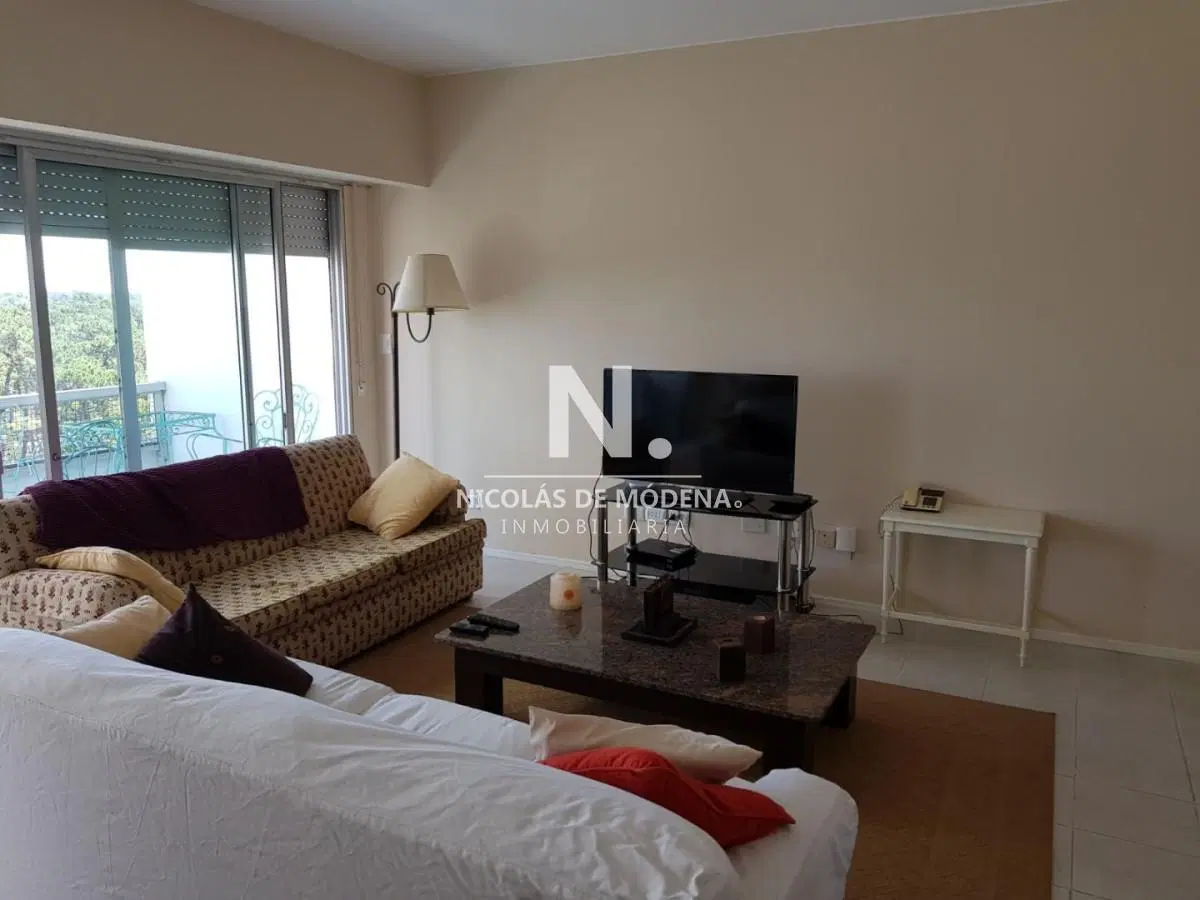 En venta apartamento de 2 dormitorios con terraza privada en Roosevelt 2