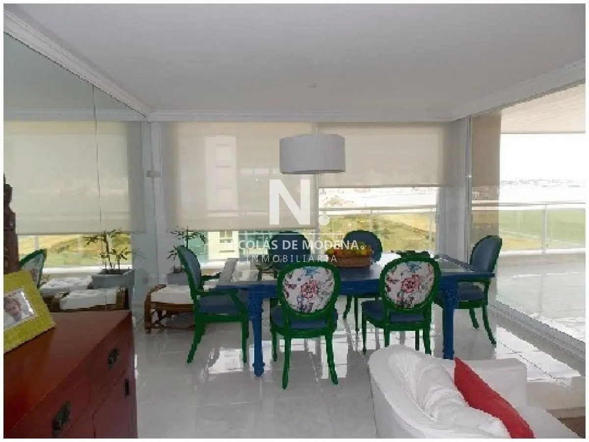 Apartamento en Venta de 3 Dormitorios en Edificio Coral , Punta del este , Playa Mansa 4