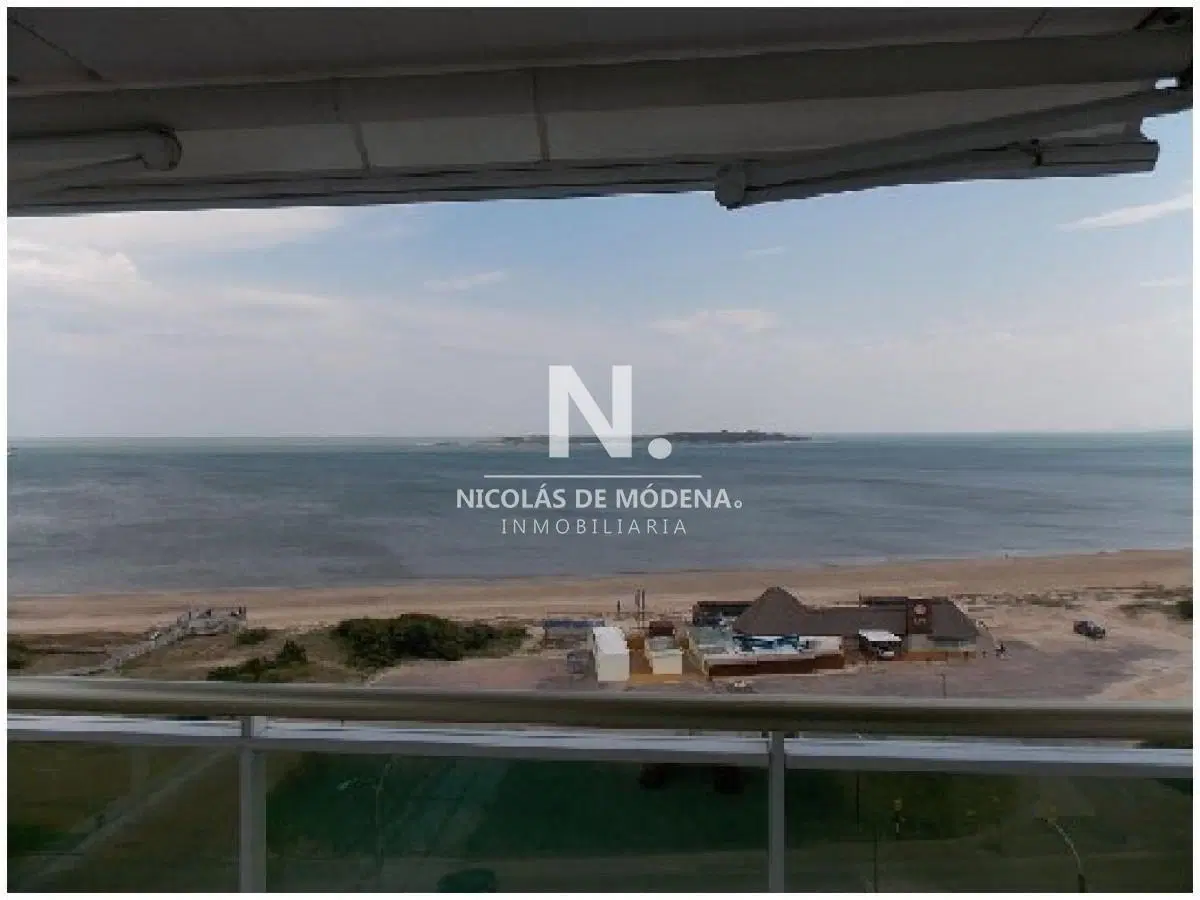 Apartamento en Venta de 3 Dormitorios en Edificio Coral , Punta del este , Playa Mansa 2