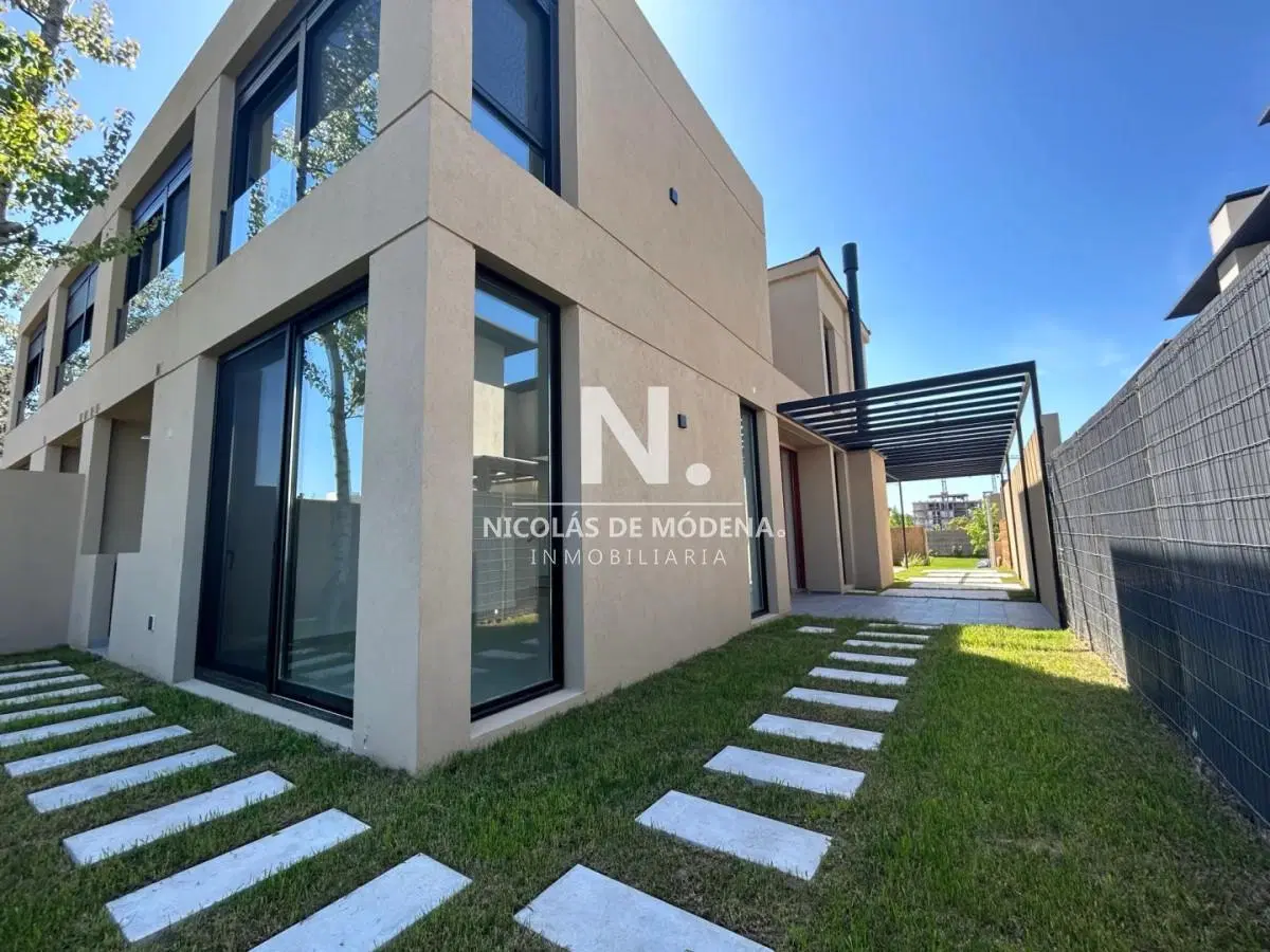 Casa en Venta a Estrenar de 3 Dormitorios y 3 Baños en Parques II,Montevideo 3
