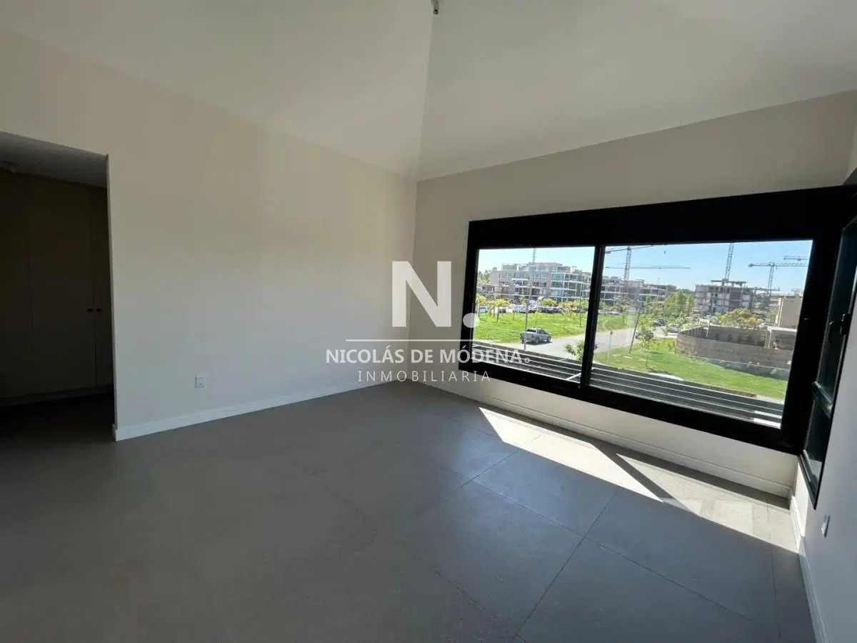 Casa en Venta a Estrenar de 3 Dormitorios y 3 Baños en Parques II,Montevideo 2