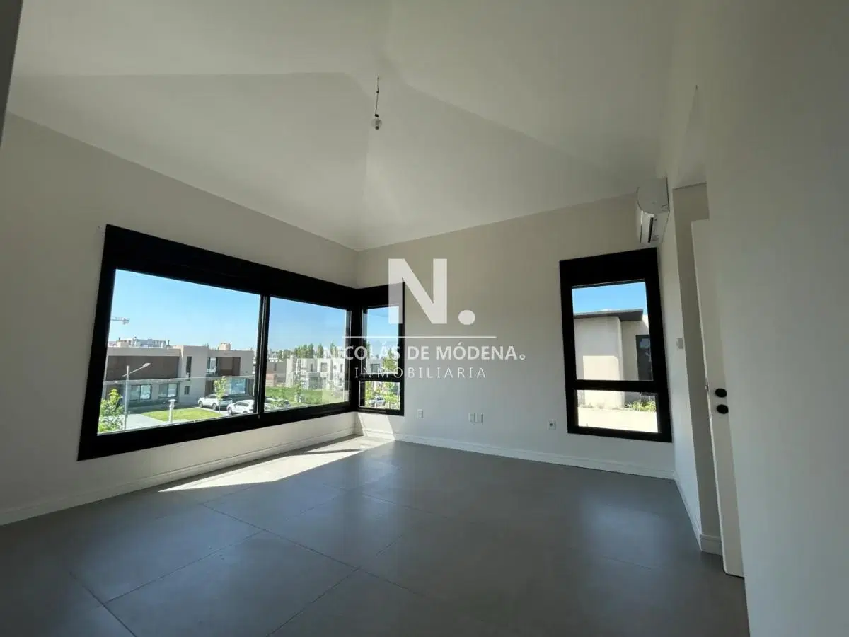 Casa en Venta a Estrenar de 3 Dormitorios y 3 Baños en Parques II,Montevideo 4