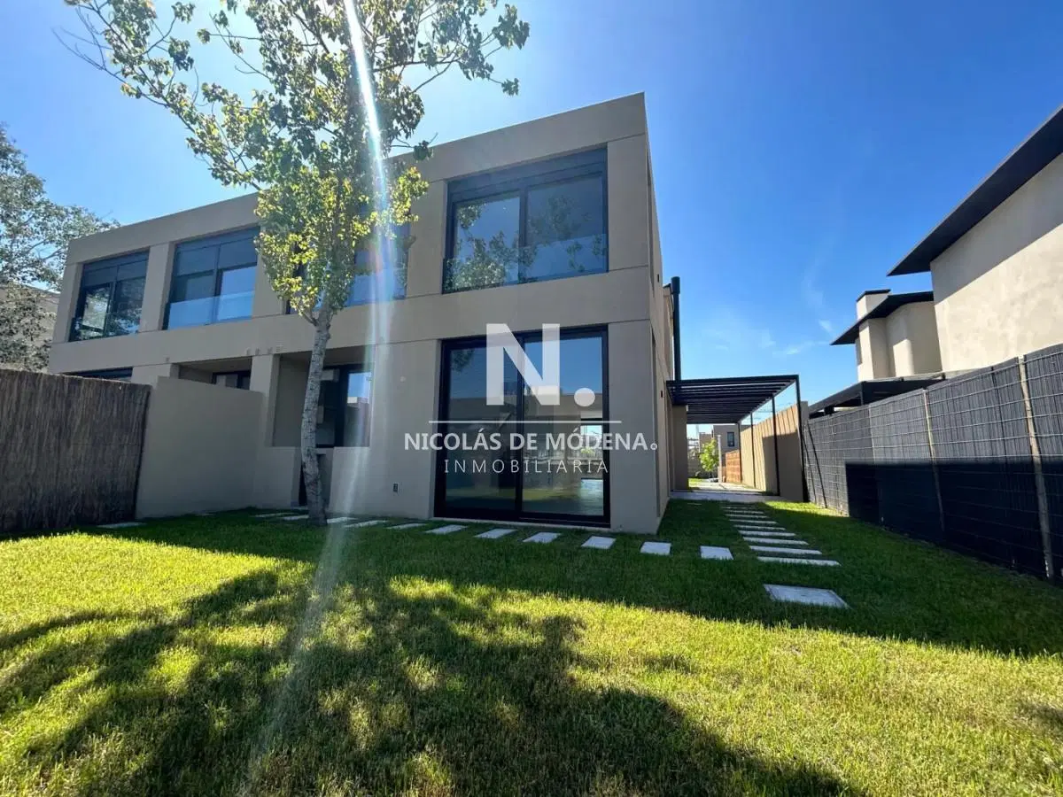 Casa en Venta a Estrenar de 3 Dormitorios y 3 Baños en Parques II,Montevideo 5