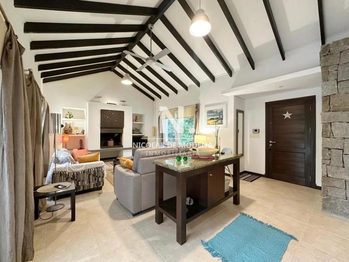 Vende impecable casa de 2 plantas, de 3 dormitorios en Jardines de Córdoba, Punta del Este 4