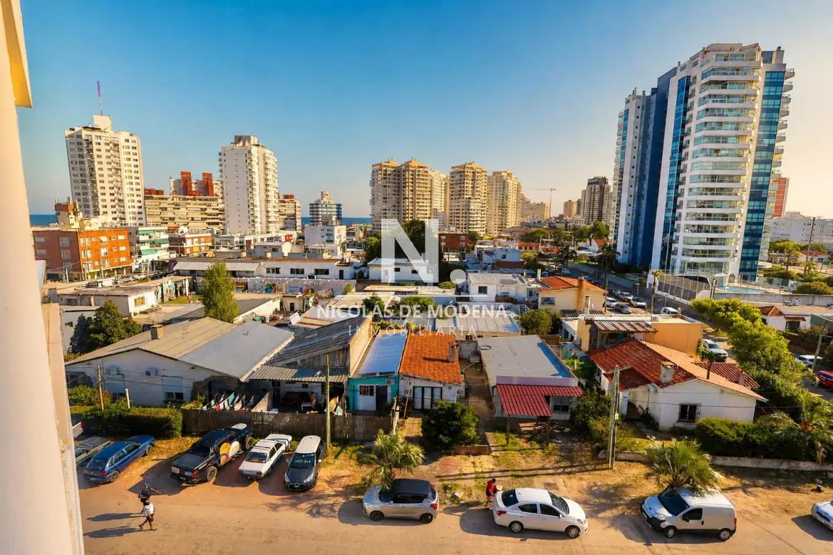 Vende apartamento de 2 dormitorios en Punta del Este, con excelente vista 3