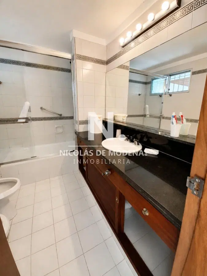Vende apartamento en el Puerto, totalmente frente al mar, con 3 dormitorios en suite y terraza con P 3
