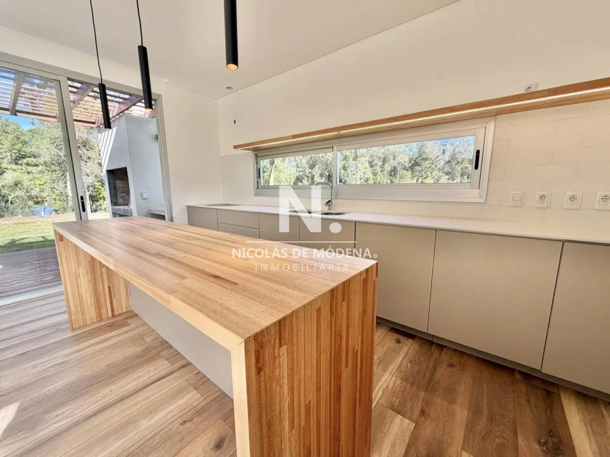 Casa en Barrio Privado a Estrenar 4