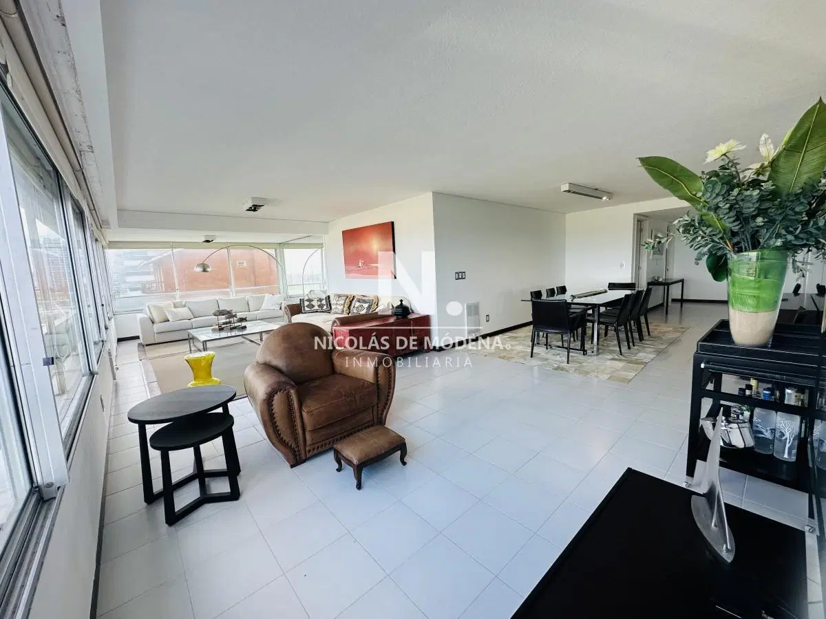 Alquiler y venta de apartamento 3 dorm. mas dep. playa brava 3