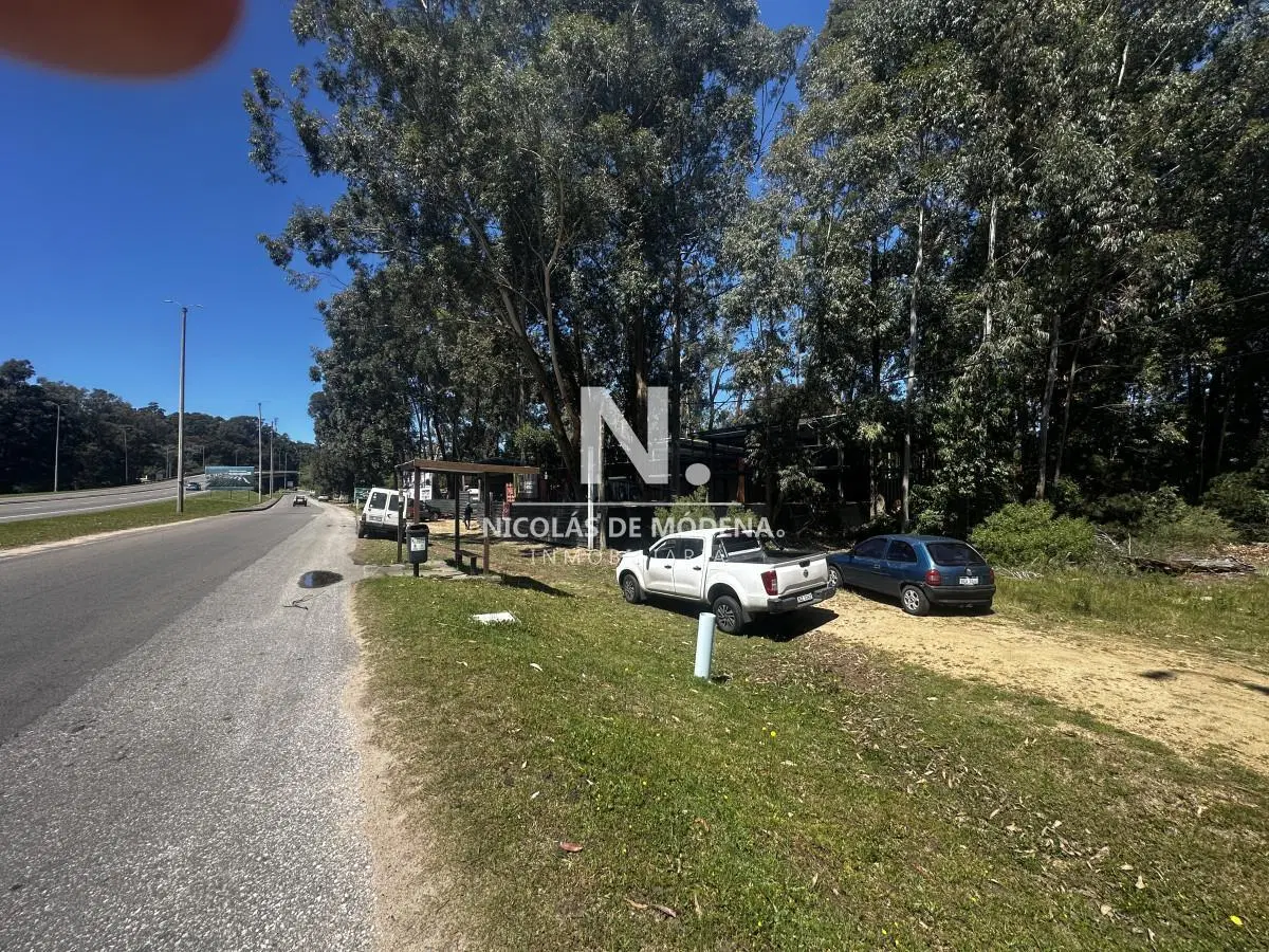 Venta terreno comercial en Solanas 4