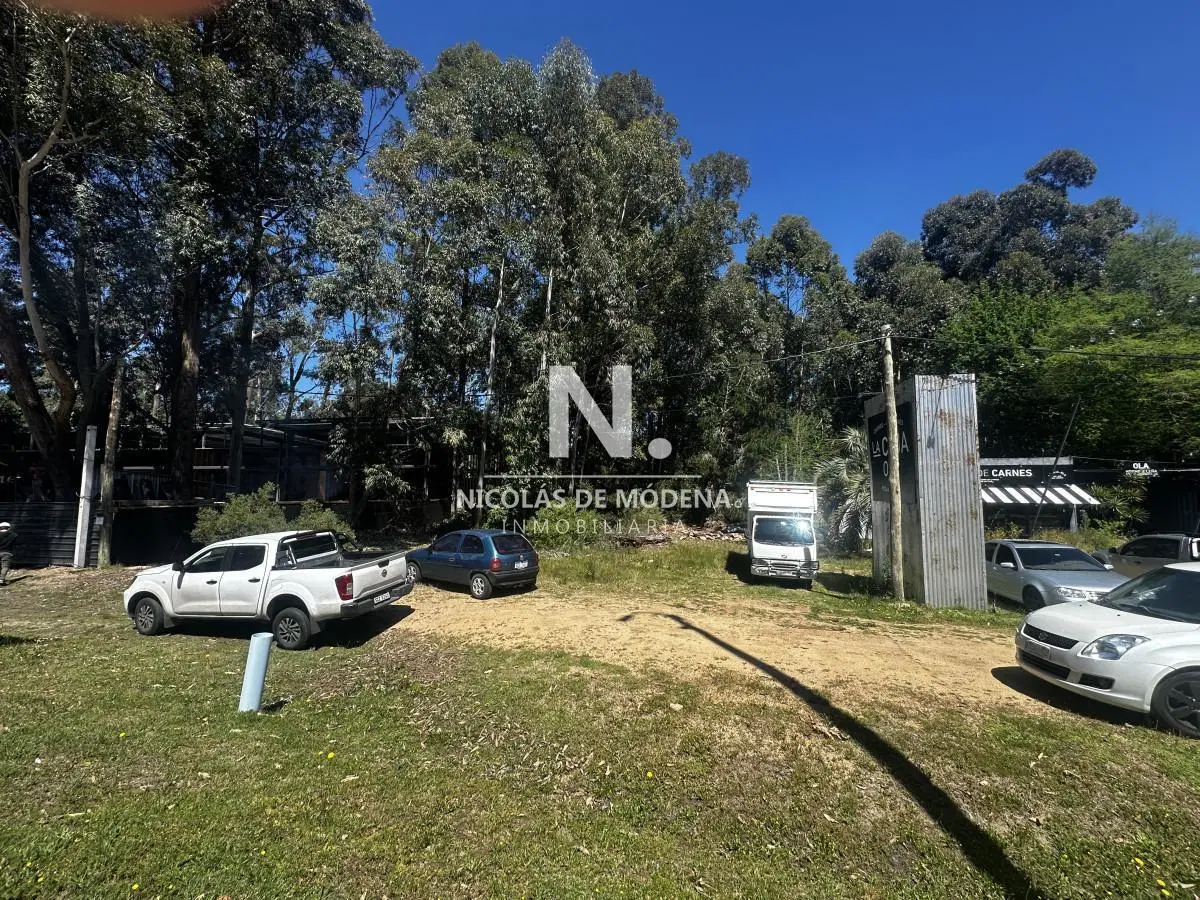Venta terreno comercial en Solanas 2
