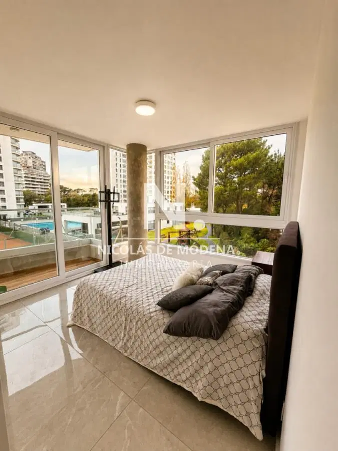 En venta apartamento de 3 dormitorios en Brava, Punta del Este 4