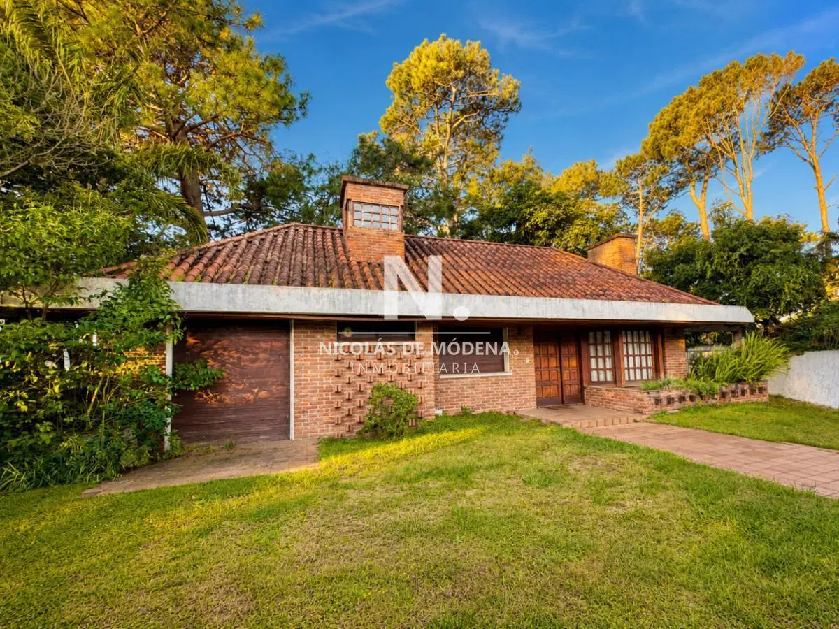 Vende casa de 3 dormitorios mas dep de servicio en Cantegril, Punta del Este 3