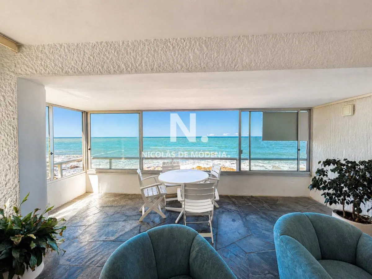En venta apartamento de 3 dormitorios en Punta del Este con vista al mar 2