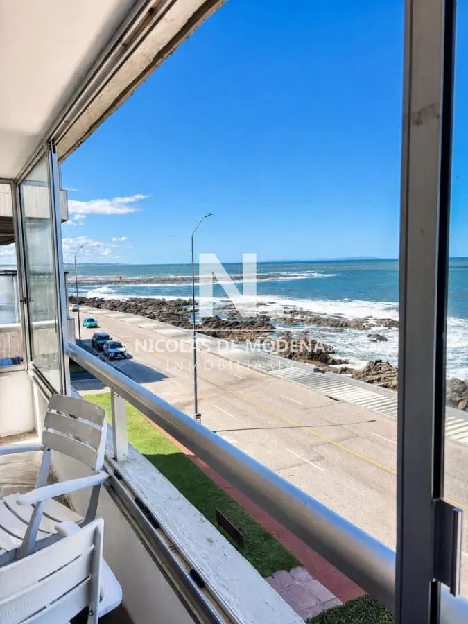 En venta apartamento de 3 dormitorios en Punta del Este con vista al mar 4