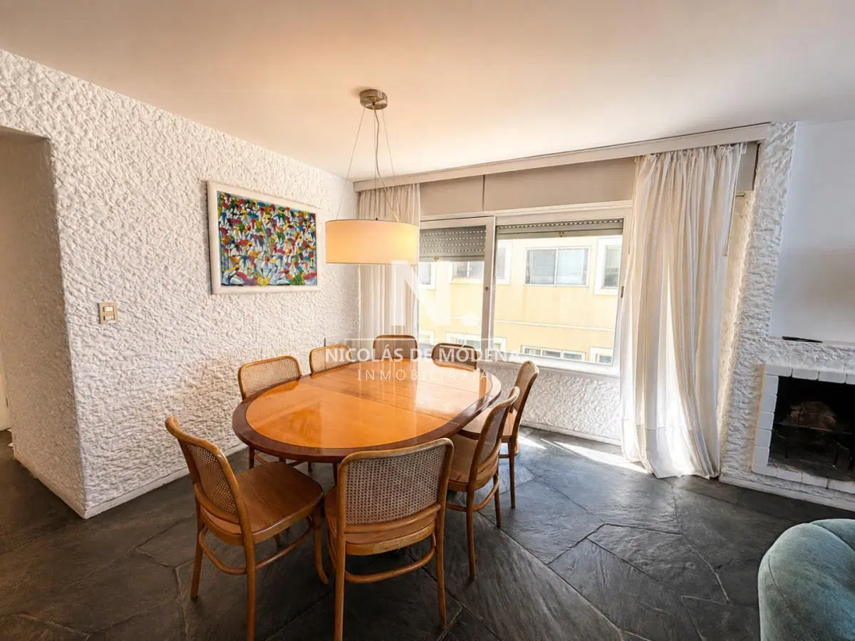 En venta apartamento de 3 dormitorios en Punta del Este con vista al mar 5