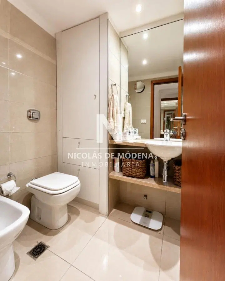 Vende apartamento de 3 dormitorios esquinero en Punta del Este 4