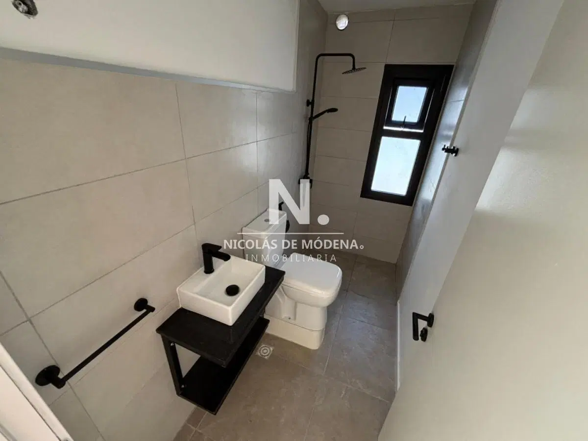 En venta casa de 3 dormitorios en pozo, ideal para inversión.  En Pinares,  Punta del Este 2