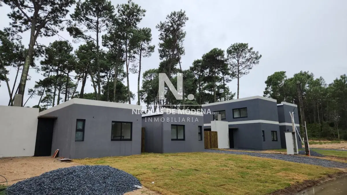En venta casa de 3 dormitorios en pozo, ideal para inversión.  En Pinares,  Punta del Este 3