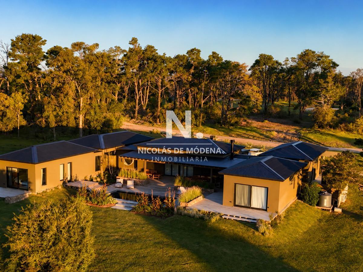 Vende casa de 4 dormitorios en suite, con 4000m2 de terreno ideal para inversión en Puerto Quetzal