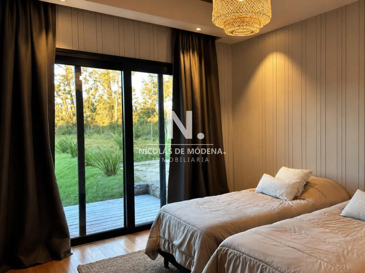 Vende casa de 4 dormitorios en suite, con 4000m2 de terreno ideal para inversión en Puerto Quetzal 5