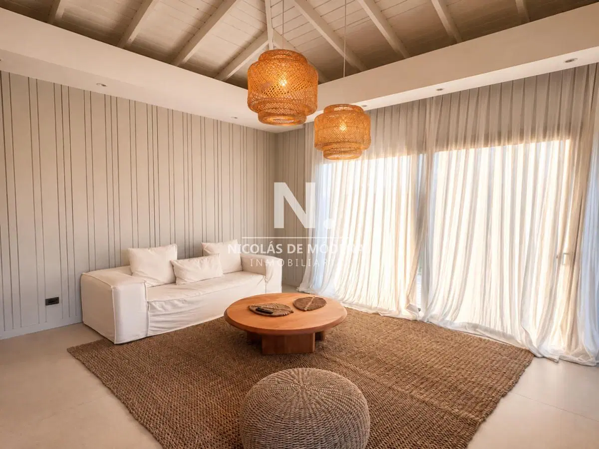 Vende casa de 4 dormitorios en suite, con 4000m2 de terreno ideal para inversión en Puerto Quetzal 2