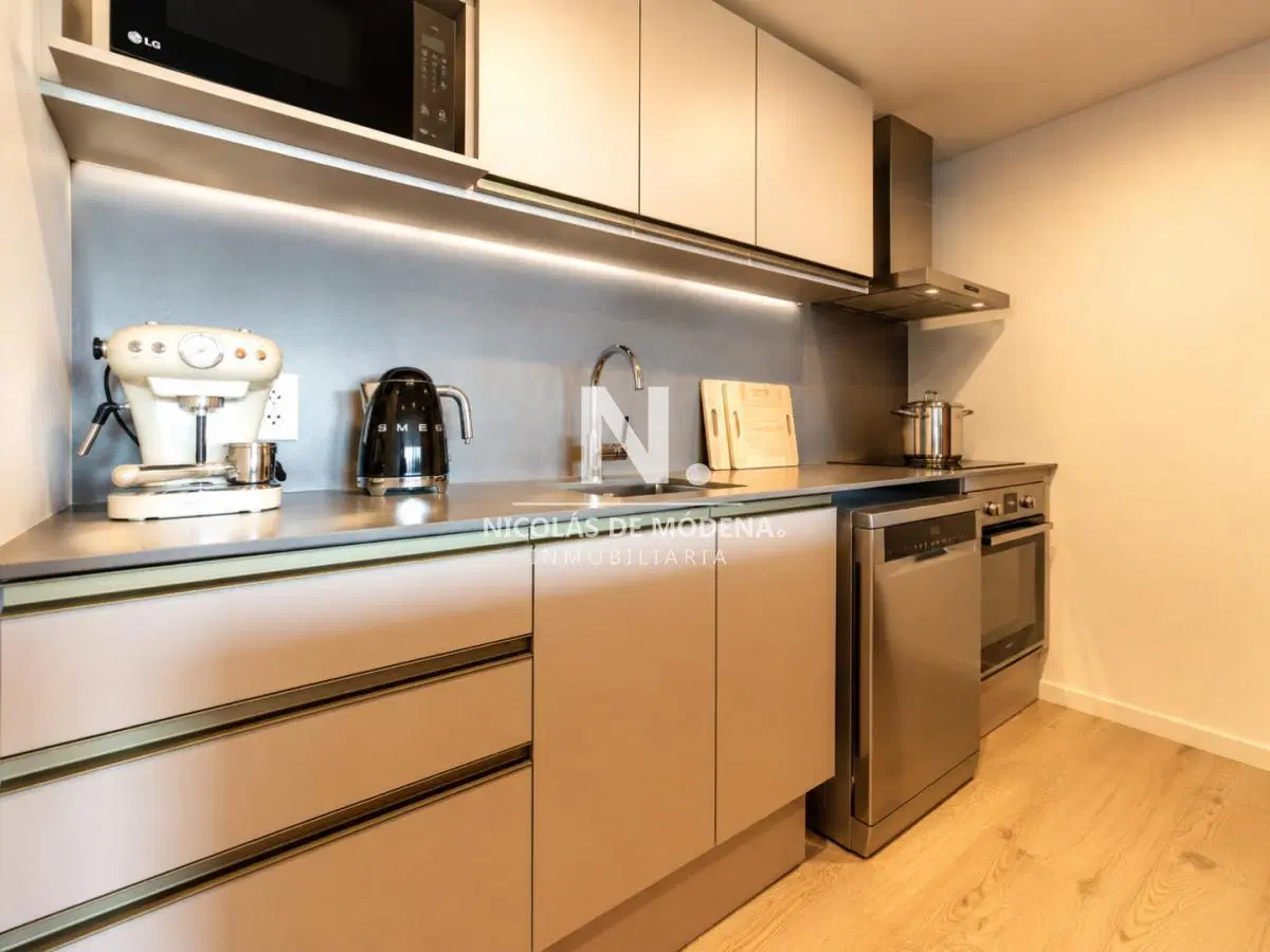 Vende espectacular apartamento de 2 dormitorios en primera linea, en Mansa Punta del Este 3