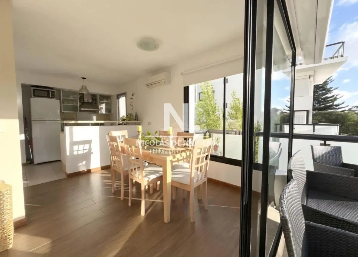 En venta apartamento duplex en Playa Brava, con vista impecable 2