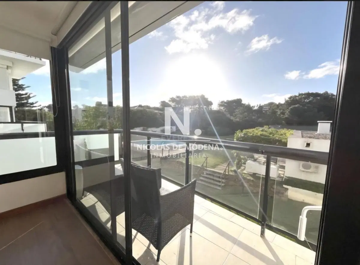 En venta apartamento duplex en Playa Brava, con vista impecable 3