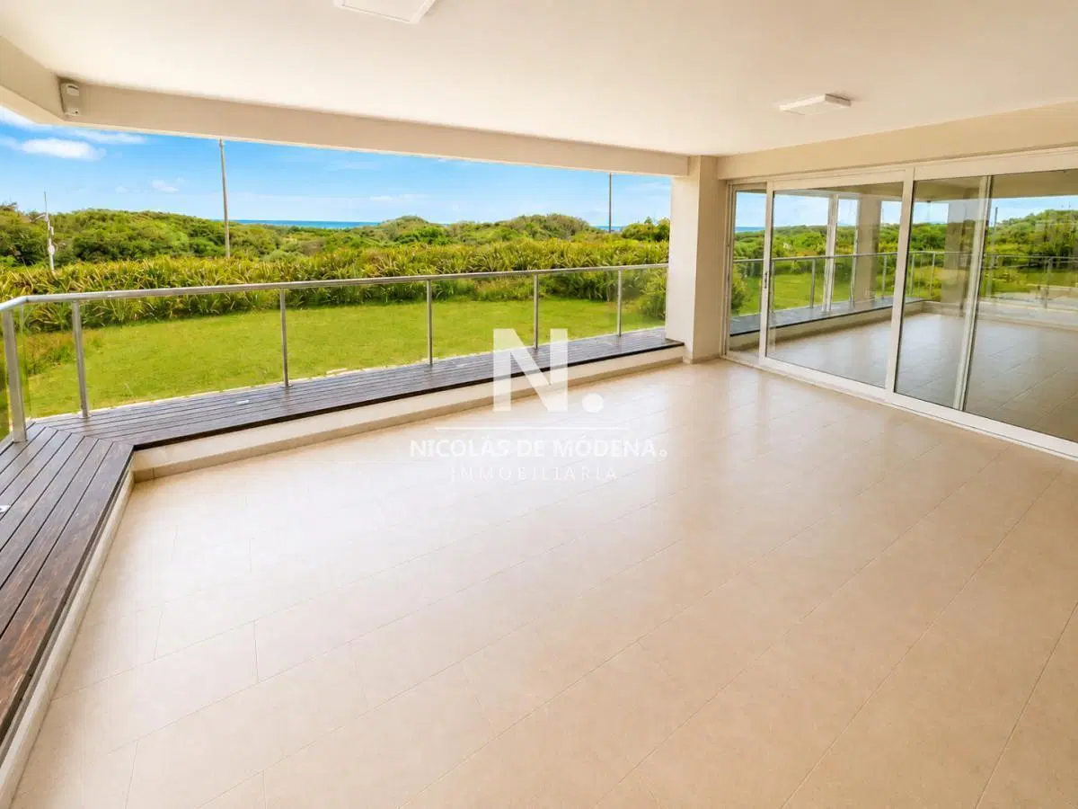 En venta apartamento con parrillero propio de 3 dormitorios y agradable vista 2