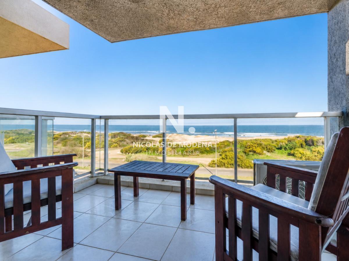 En venta apartamento de 3 dormitorios en Brava primera linea frente al mar