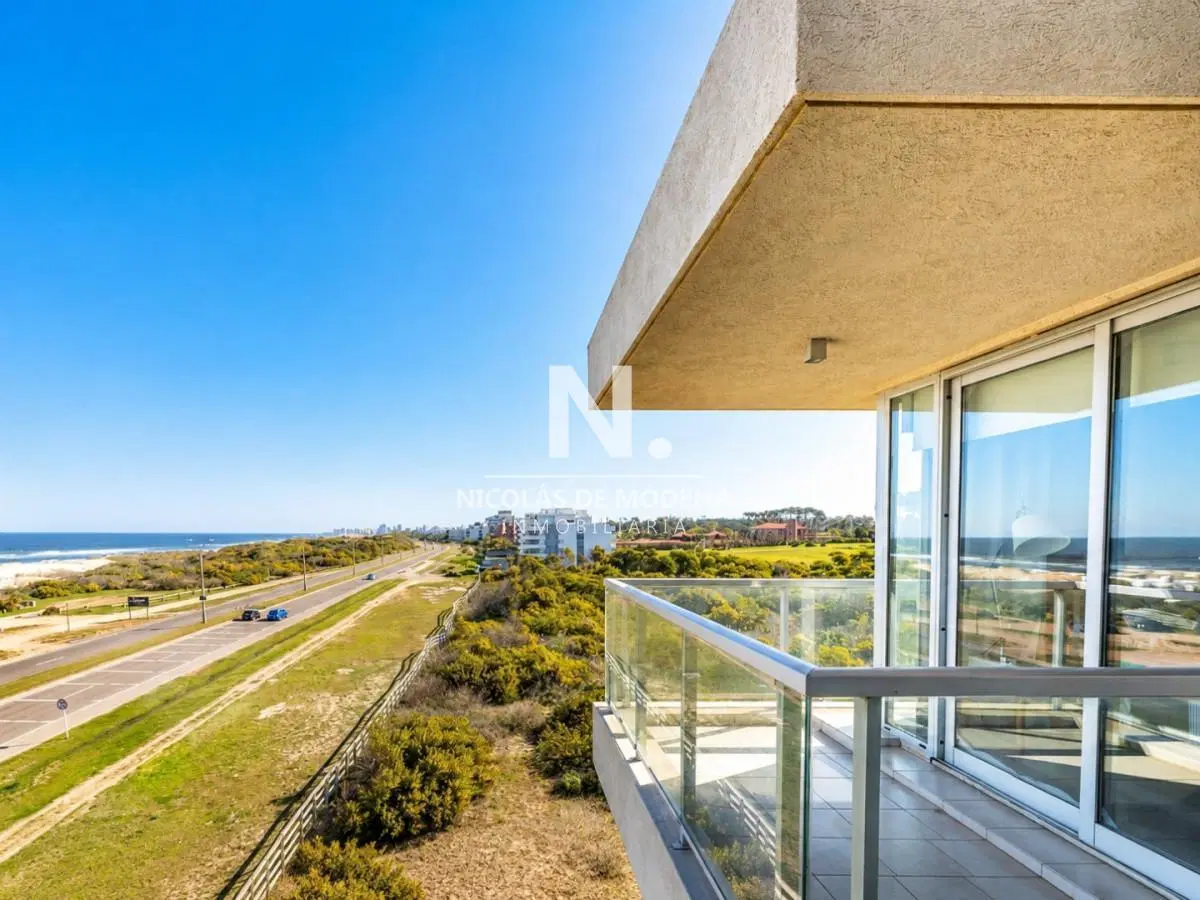 En venta apartamento de 3 dormitorios en Brava primera linea frente al mar 5