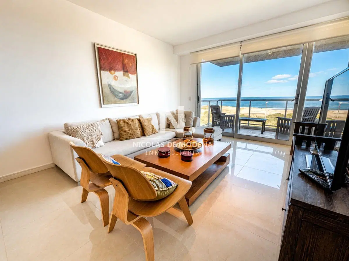 En venta apartamento de 3 dormitorios en Brava primera linea frente al mar 4