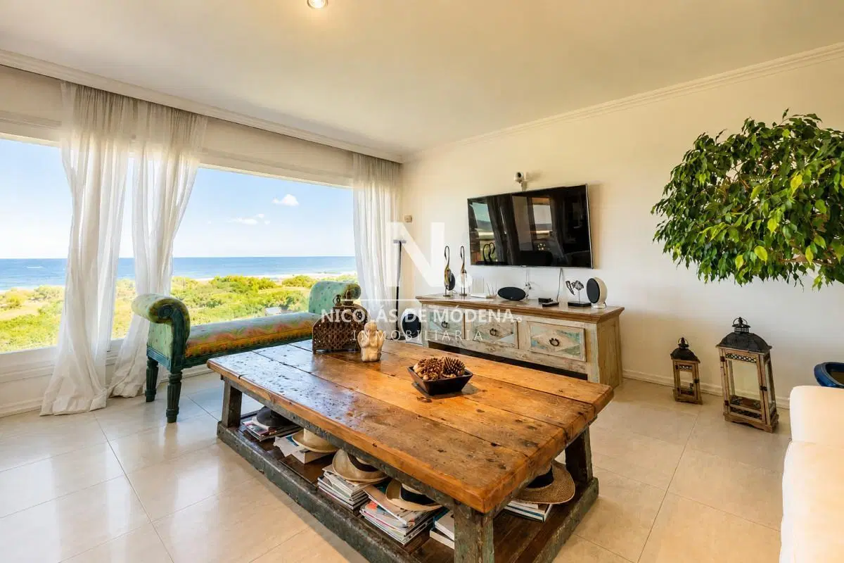 En venta apartamento de 3 dormitorios con vista al mar en Punta del Este 4