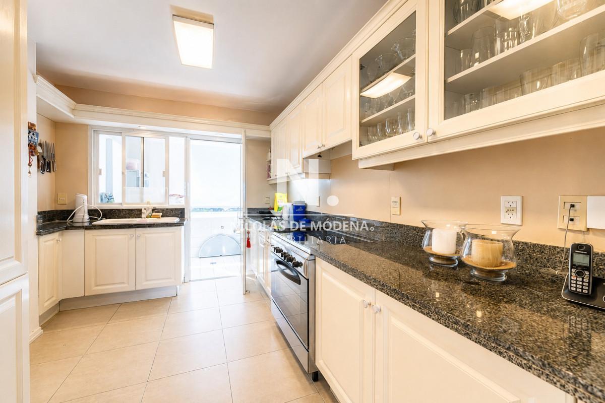 Foto de En venta apartamento de 3 dormitorios con vista al mar en Punta del Este, imagen 2