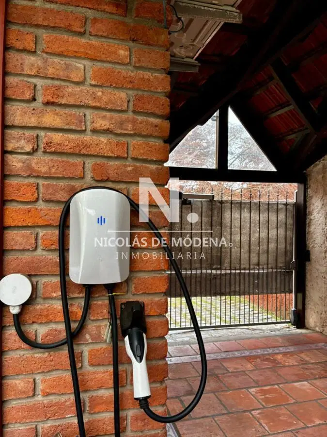 Venta Casa 4 dormitorios 4 baños Jardin con Piscina en Carrasco 5