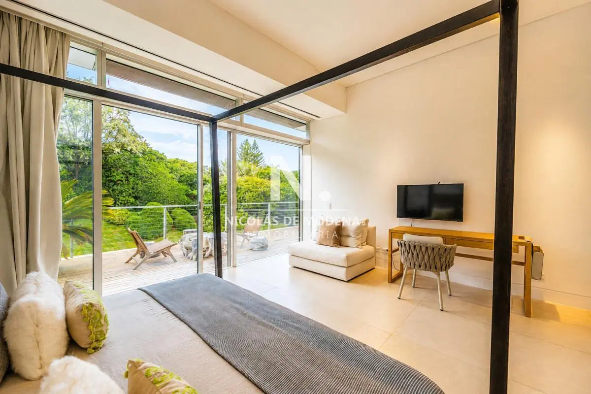 En venta apartamento de 3 dormitorios mas dep de servicio en venta, Brava Punta del Este 2