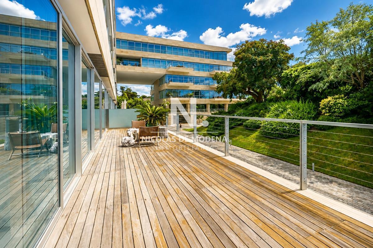 En venta apartamento de 3 dormitorios mas dep de servicio en venta, Brava Punta del Este