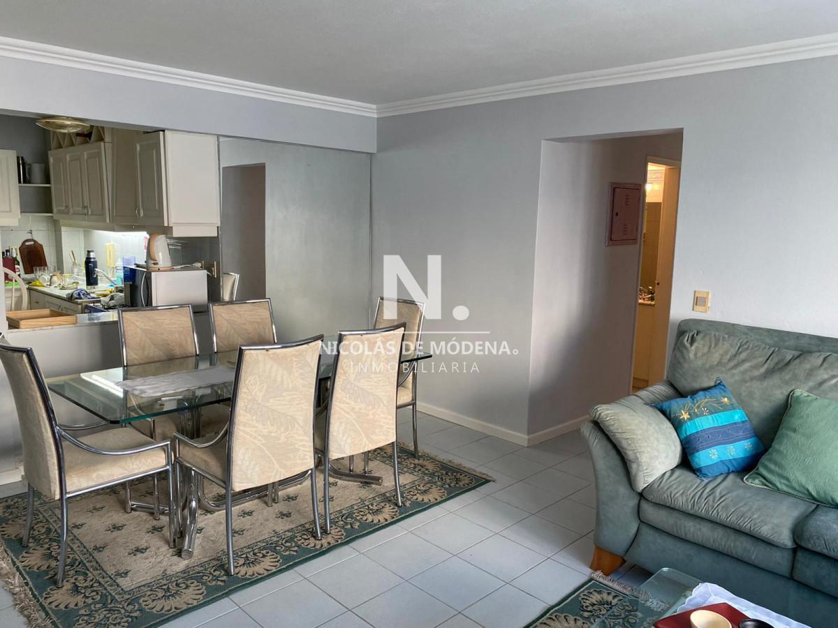 Venta Apartamento de 2 dormitorios en Pinares, Punta del Este. Frente al mar!