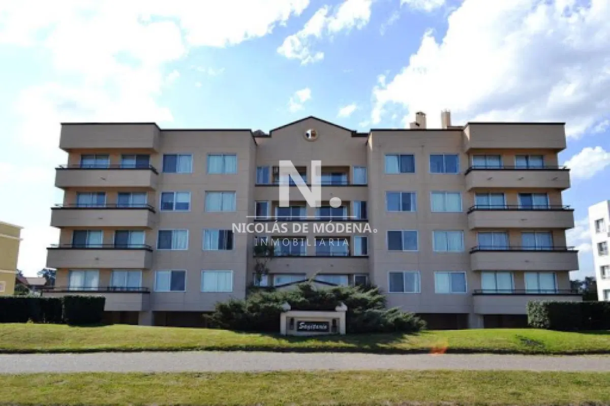 Venta Apartamento de 2 dormitorios en Pinares, Punta del Este. Frente al mar! 2