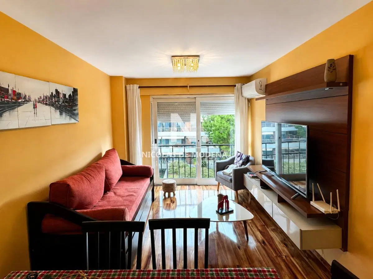 En alquiler anual,  espectacular apartamento de 1 dormitorio a metros del mar en Punta del Este 3