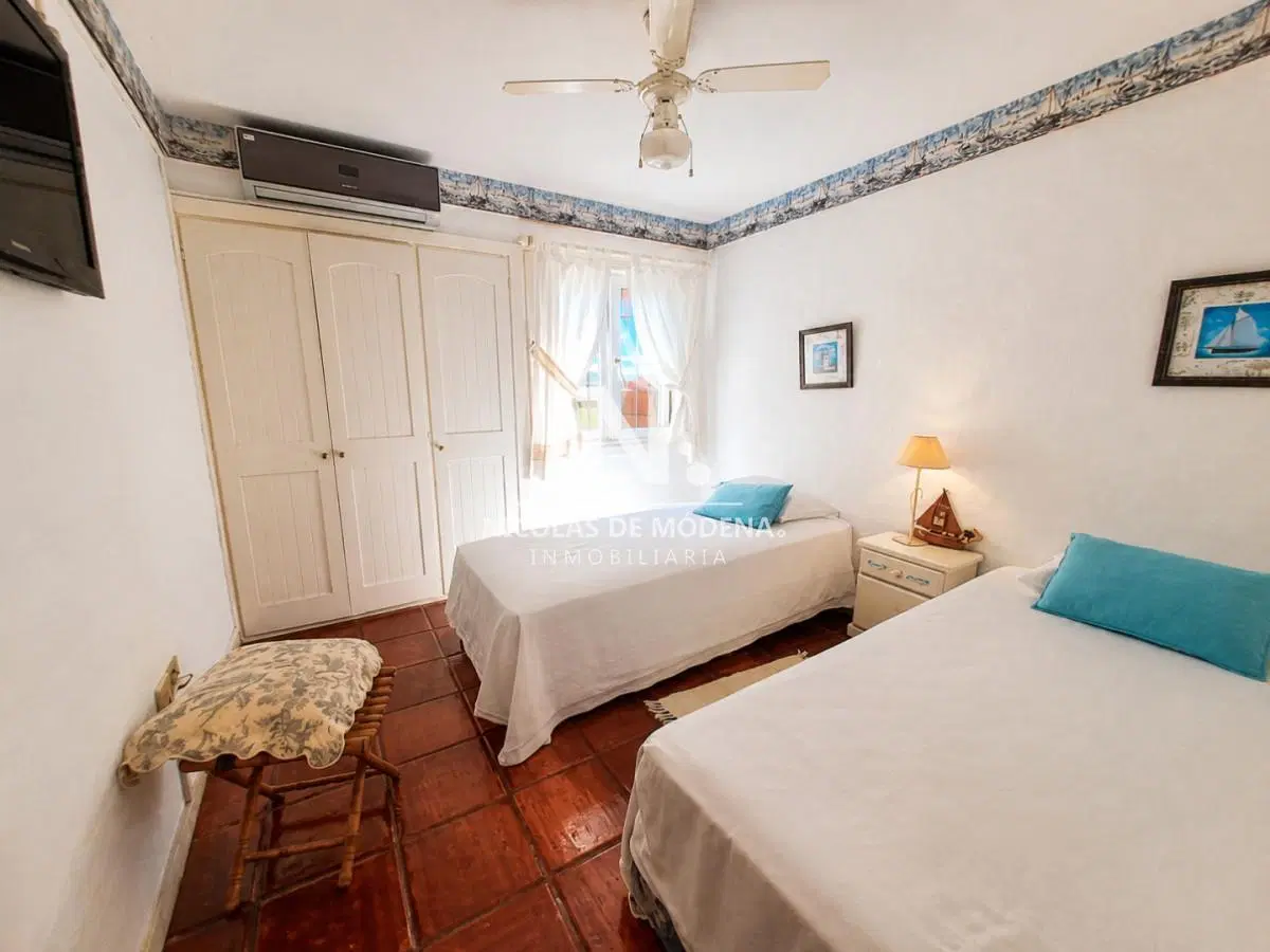 En venta casa de 2 plantas, de 4 dormitorios con parrillero y piscina en Solanas, Punta Ballena 3
