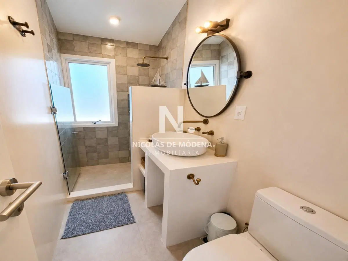 En venta casa de 5 dormitorios en Punta del Este, Golf. Con parrillero y piscina 5