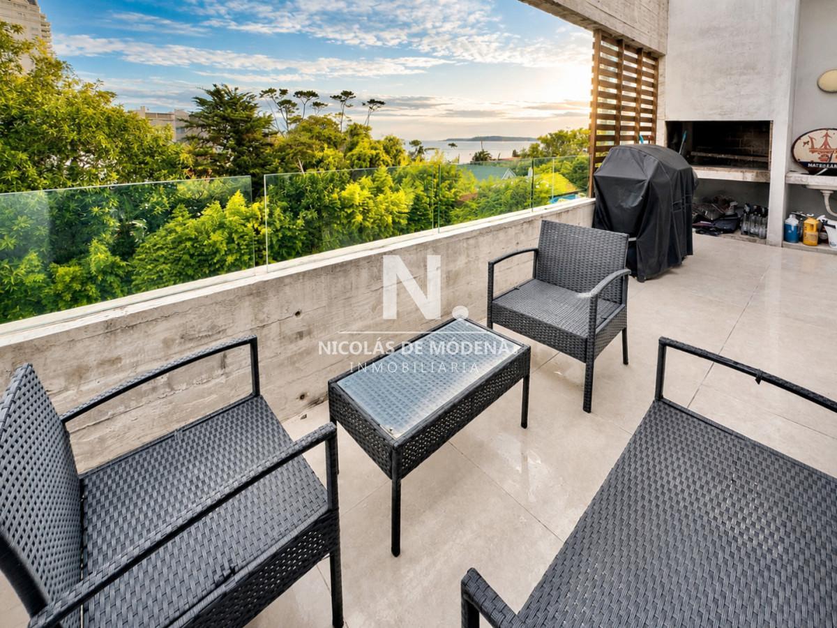 En venta apartamento de 2 dormitorios en Playa Mansa, Punta del Este