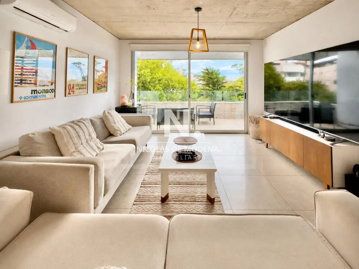 En venta apartamento de 2 dormitorios en Playa Mansa, Punta del Este 4
