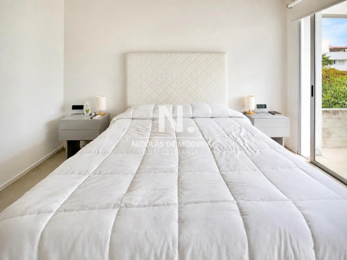En venta apartamento de 2 dormitorios en Playa Mansa, Punta del Este 3