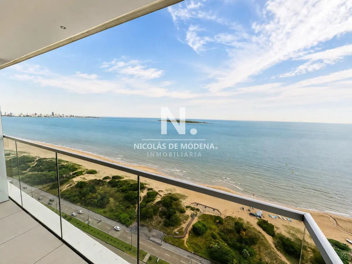 Vende apartamento de 3 dormitorios frente al mar en Mansa, Punta del Este 3
