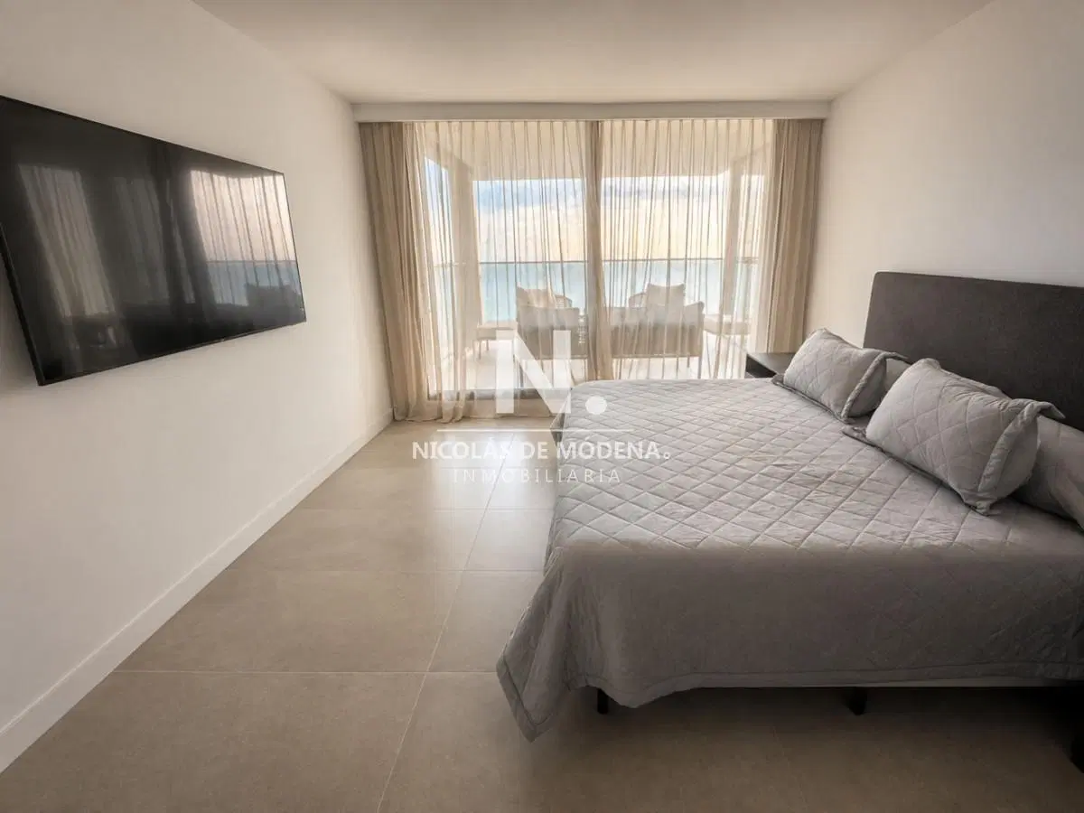 Vende apartamento de 3 dormitorios frente al mar en Mansa, Punta del Este 5
