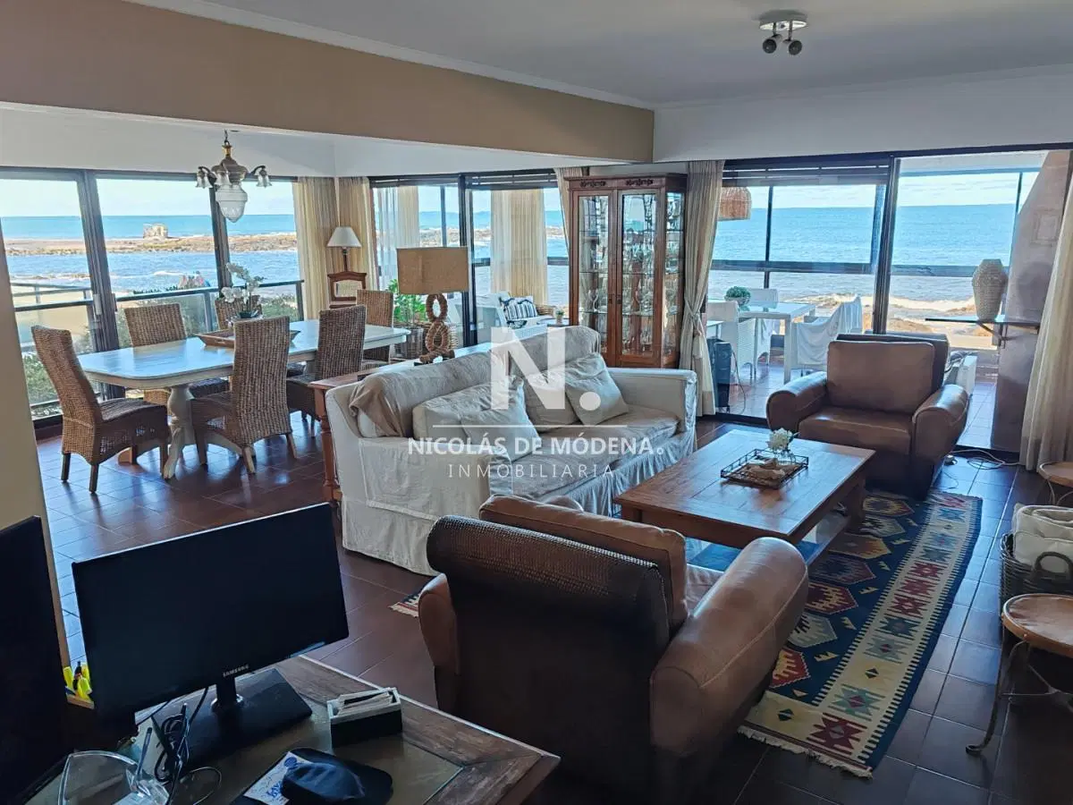 Vende departamento de 4 dormitorios 3