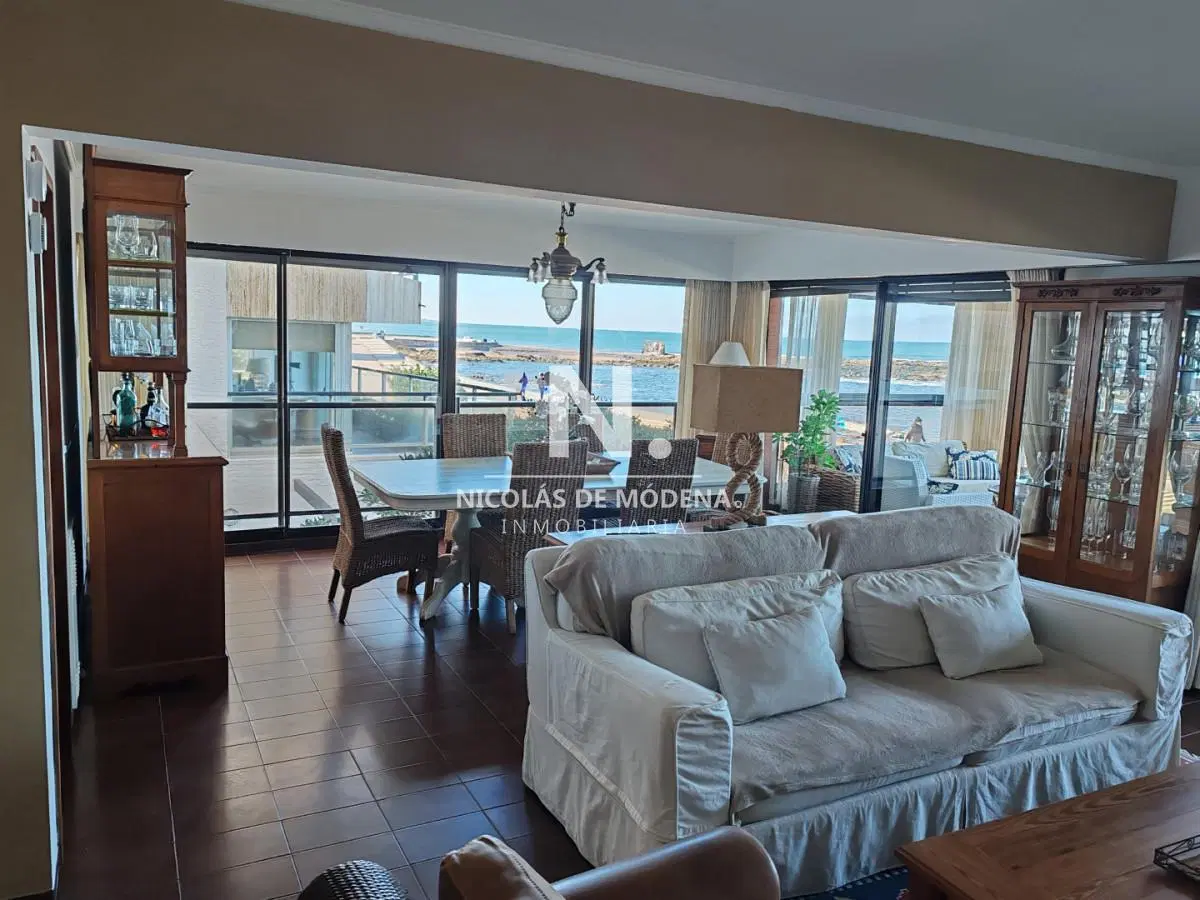 Vende departamento de 4 dormitorios 4
